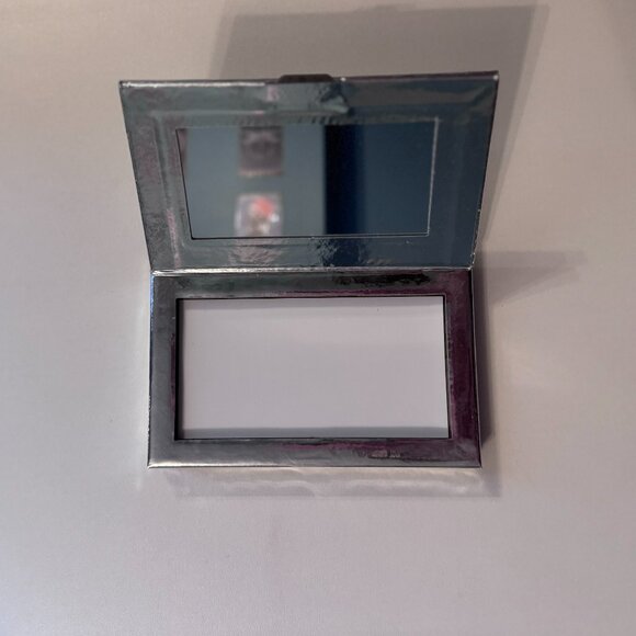 Seint Beauty Eyeshadow, Brush, & Palette Set - Picture 6 of 8